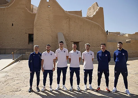بالصور.. نادي أتلتيكو مدريد يزور مدينة الدرعية التاريخية