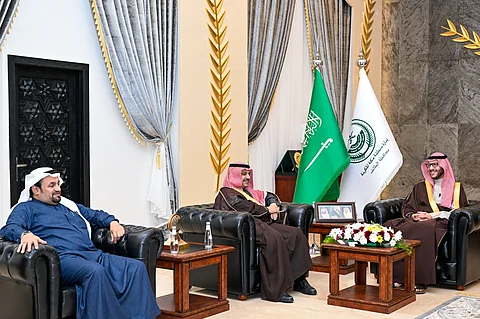 محافظ الطائف يُكرم الحاصلين على ميداليات دورة الألعاب السعودية