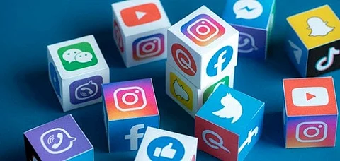 هل تتلاشى مواقع التواصل؟ سيناريوهات "المراقبة والتجربة السلبية والذكاء الاصطناعي"