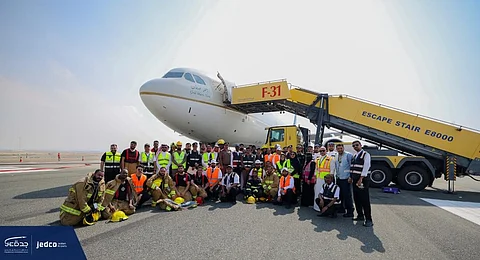 مطار الملك عبدالعزيز ينفذ فرضية لحريق بمحرك طائرة
