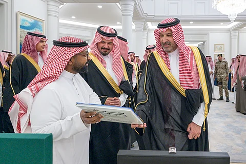 "أهالي المدينة" يحتفون بمسيرة فيصل بن سلمان ويشيدون بجهوده خلال توليه إمارة المنطقة