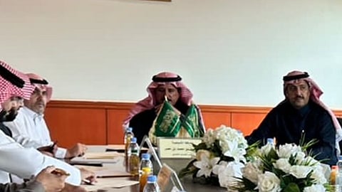 "ابن معمر" يترأس المجلس المحلي ويستعرض تشغيل وتأهيل المدينة الصناعية بالقويعية