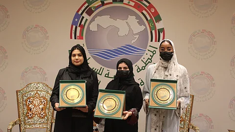 المنظمة العربية للسياحة تكرّم طالبات "قسم إدارة الفعاليات" بجامعة المؤسس