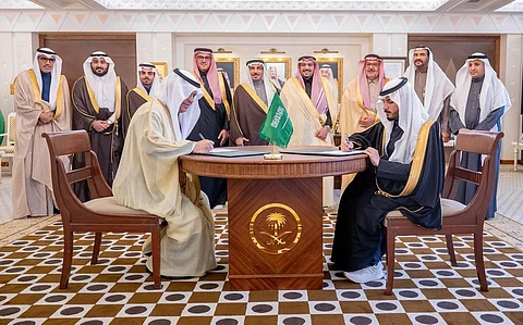 الأمير فيصل بن مشعل يرعى توقيع اتفاق إنشاء مجمع عبدالمحسن العثيم التعليمي