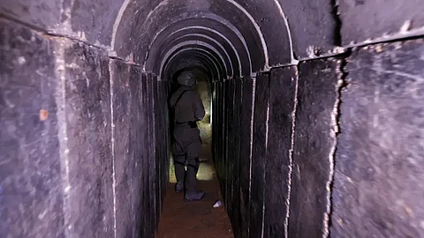 الجيش الإسرائيلي في أحد أنفاق غزة