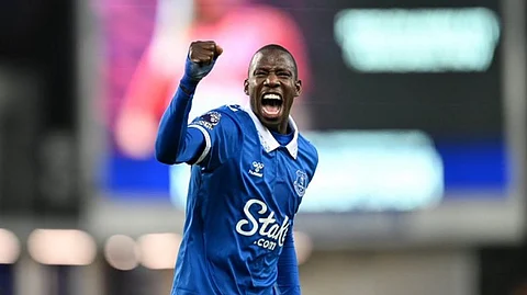 عبدالله دوكوري لاعب إيفرتون الإنجليزي