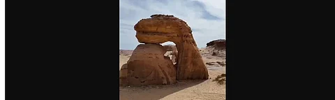 "النصلة والكوبرا والعروسة".. شاهد.. صخور نادرة شكّلتها الطبيعة بتيماء