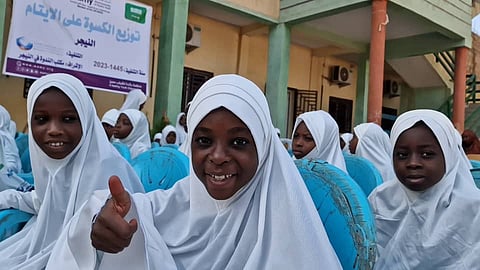 "الندوة العالمية" توزع الكسوة على أكثر من 850 يتيمًا ويتيمة في النيجر