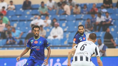 الفتح والاتفاق يفاوضان النصرَ لشراء المدّة المتبقية من عقد اللاعب "مختار علي"