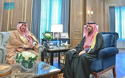 بمكتبه بالإمارة اليوم.. أمير منطقة الحدود الشمالية يستقبل مديرَ فرع وزارة الرياضة بالمنطقة