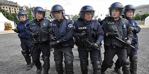 أقنعة وقفازات و"خدش بالبطن".. إحباط "أسرع عملية سطو" في سويسرا.. أقل من دقيقة!