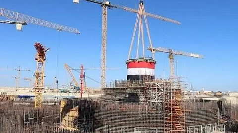 صب الخرسانة في المفاعل الرابع بمنطقة الضبعة المصرية