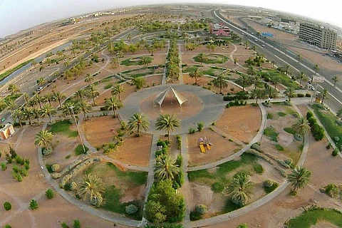 طرق وميادين حائل تتزين بالخطوط الثمودية والرسوم الفنية