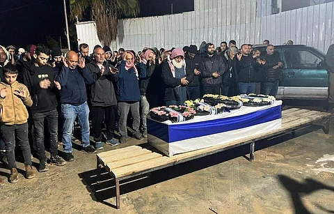 صلاة الجنازة على جندي إسرائيلي قتل في المعارك الدائرة في غزة