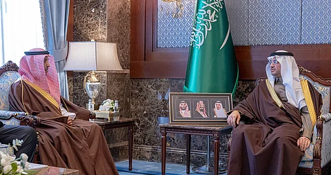 الأمير سعود بن طلال مستقبلًا المالك لفندق الأحساء إنتركونتيننتال محمد العفالق