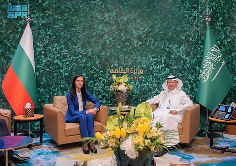 الأمير عبدالعزيز بن سلمان خلال اجتماعه بوزيرة خارجة بلغاريا ماريا جابرييل