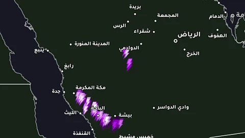 سحب رعدية مرفقة بهطول أمطار متفاوتة الغزارة تشمل أجزاء من غرب وجنوب غرب المملكة