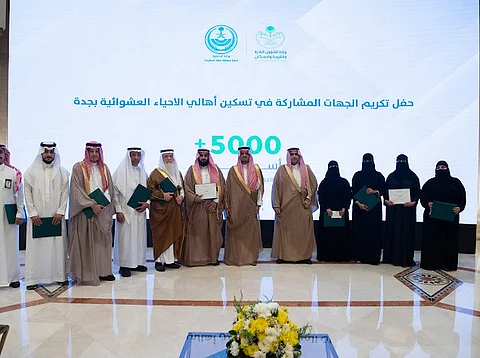 نائب أمير مكة يسلّم 5 آلاف وحدة سكنية جديدة لسكان الأحياء العشوائية بجدة