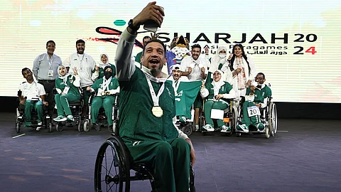 رئيس اتحاد البوتشيا محسن آل إسماعيل يلتقط سيلفي مع أبطال البوتشيا
