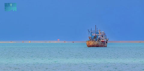 عشاق المغامرات البحرية لا يستطيعون مقاومتها.. "الرايس" طبيعة خلابة ومتنفس سياحي