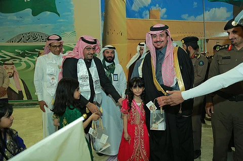 عرض كشفي وسوق شعبي.. "محافظ عفيف" يرعى حفل التعليم بمناسبة "يوم التأسيس"