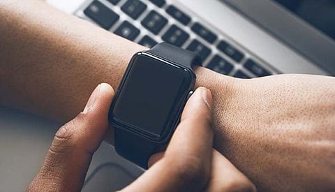 هل تستخدم خاتمًا أو ساعةً ذكية لقياس السكر؟.. إليك تحذيرًا رسميًّا أمريكيًّا!