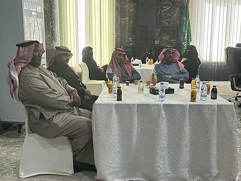 "بلدية تيماء" تناقش عوائق وتحديات متخصصي الموارد البشرية