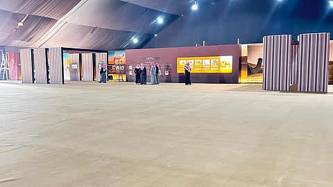 شاهد.. خيمة ثقافية في مهرجان "جادة الإبل" بـ"حائل"