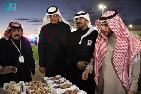 أصغر عبوة بـ 200 ريال.. إقبالٌ كبيرٌ على مهرجان الكمأة بسكاكا وأجنحته الـ 30