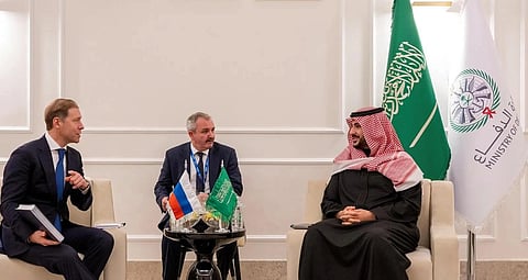 الأمير خالد بن سلمان خلال لقائه وزير الصناعة والتجارة الروسي دينيس مانتوروف