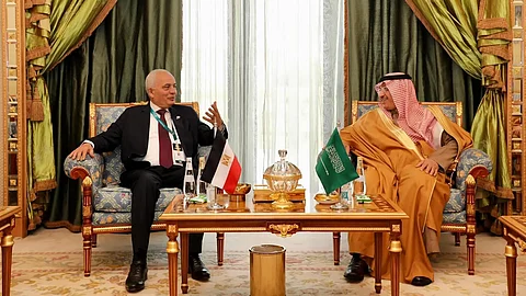 يوسف البنيان خلال لقائه وزير التربية والتعليم المصري رضا حجازي
