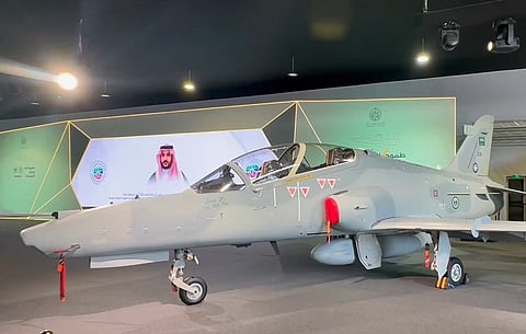 "طموحنا عنان السماء".. مشاهد من طائرة "هوك تي 165" المصنوعة بالكامل بأيادٍ سعودية
