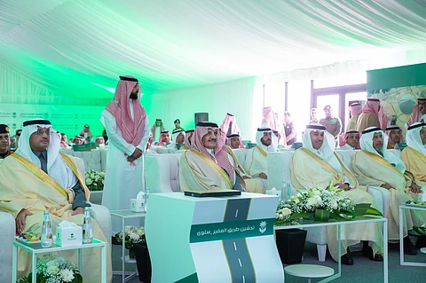 بطول 66 كم وبتكلفة 199 مليون ريال.. "أمير الشرقية" يدشّن طريق "الظهران - العقير - سلوى"