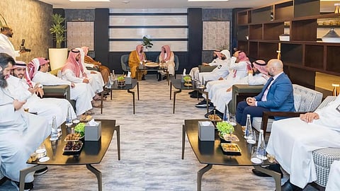 إمام الحرم المكي عبدالله الجهني يلتقي ضيوف خادم الحرمين الشريفين