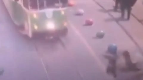 سيدة تركية تُضحِّي بحياتها لإنقاذ حفيدها من موت محقق.. هكذا فعلت!