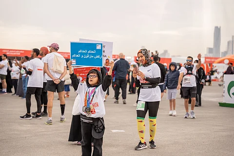 شاهد.. صباح ماطر يرسم لوحة من الأجواء المبهجة مع انطلاق ماراثون الرياض
