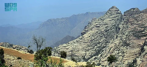 مغمورة تحت مياه البحر قبل ملايين السنين.. ماذا تعرف عن جبال القهر بجازان؟