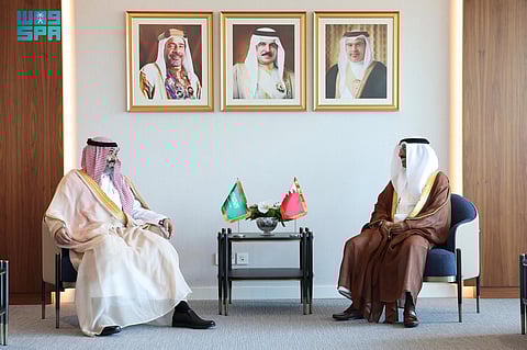 "السواحه" يبحث مع نظيره البحريني تعزيز الشراكة الاستراتيجية