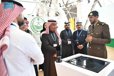 محافظ "الصناعات العسكرية" يزور جناح "الداخلية" بمعرض الدفاع العالمي 2024م