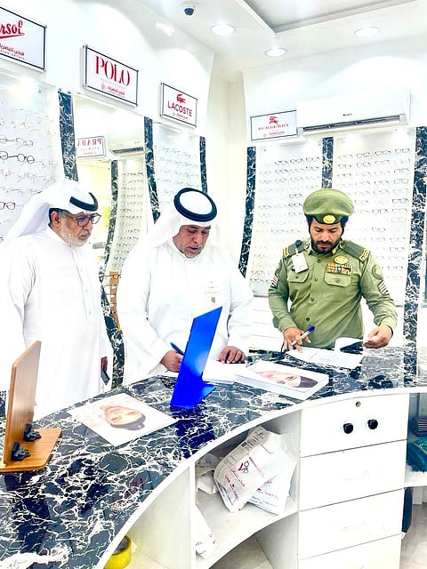 "لجنة التوطين بنجران" تزور 27 منشأة ومحلًّا تعمل في نشاط النظارات