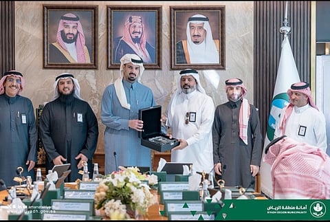"مرات" تحصد المركز الثالث على مستوى بلديات المنطقة للتميز في معالجة البلاغات