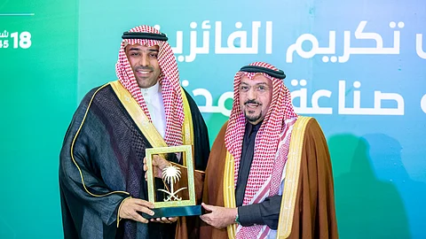أمير القصيم يُسلم "سدايا" جائزة صناعة المحتوى في نسختها الثالثة