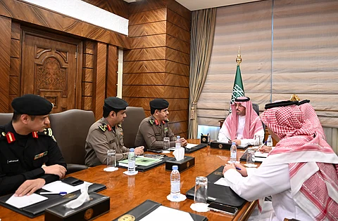 استعداداً لاحتفالات يوم التأسيس.. "محافظ جدة" يستعرض خطط الجهات الأمنية