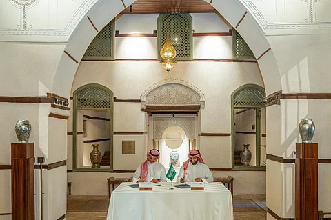 برنامج جدة التاريخية وتطوير البلد يوقعان عقداً لتشغيل الفنادق التراثية