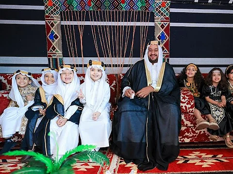 مطار الملك عبدالعزيز يحتفل بيوم التأسيس بالعرضة السعودية ومعرض عن تاريخ المملكة