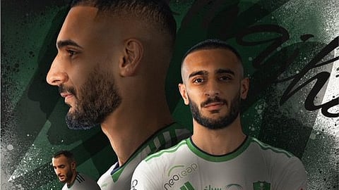 "الأهلي" يحتفظ بلاعبه محمد المجحد لثلاثة أعوام