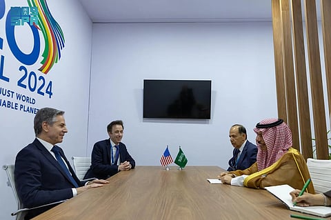 الأمير فيصل بن فرحان خلال لقائه وزير خارجية أمريكا أنتوني بلينكن