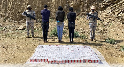 جازان.. القبض على 3 مخالفين لنظام أمن الحدود هرّبوا "59,250" قرصًا خاضعًا لتنظيم التداول