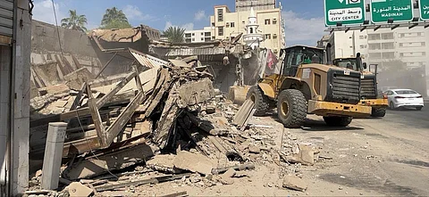 بلدية "شرفية جدة" تُزيل تعديًا على حديقة عامة في حي النسيم