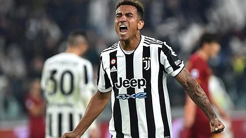 دانيلو لاعب نادي يوفنتوس الإيطالي